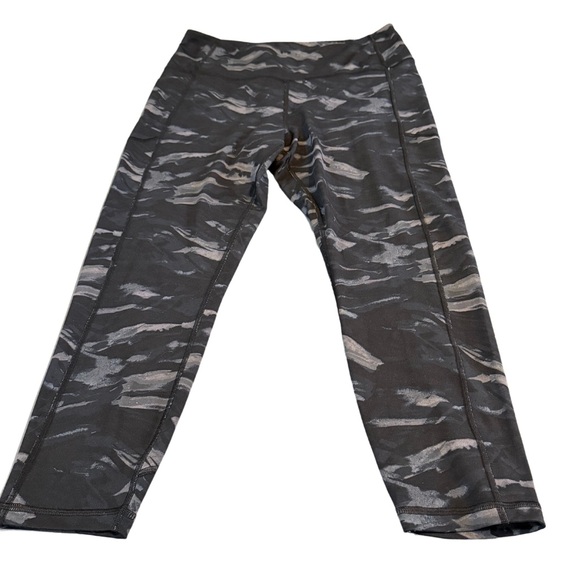 Victoria’s Secret Flow On Point Leggings Black Camouflage Large VS-Short ECU - Picture 14 of 15